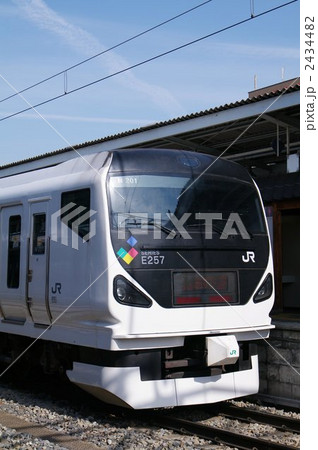 E257系電車 特急あずさ 長野県 松本駅にての写真素材