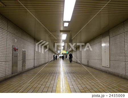 地下鉄の地下道 2435009