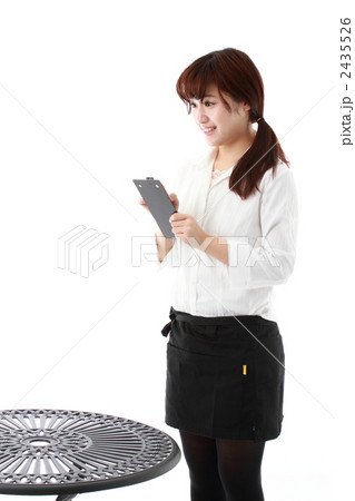 オーダーを取る女性 2435526