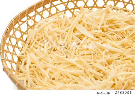 ざるで干す切り干し大根 2438031