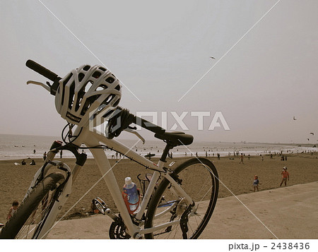 海岸の自転車 2438436