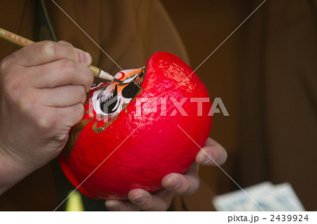 僧侶のだるま目いれ(深大寺) 2439924