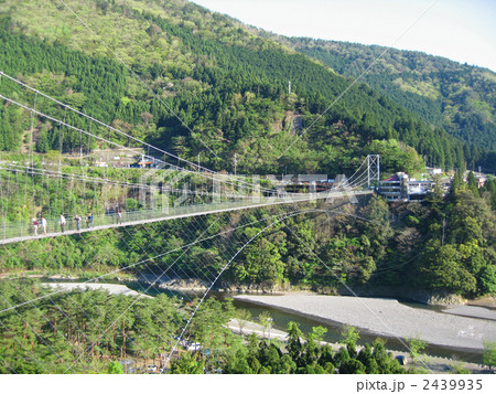 奈良県十津川村の谷瀬の吊り橋 2439935
