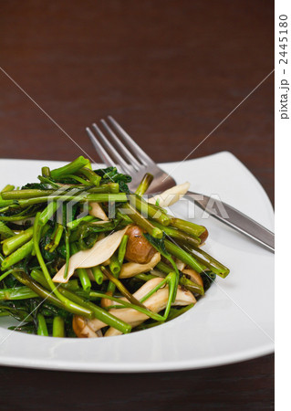 季節の青菜のニンニク炒め 季節の青菜のニンニク炒め 2445180