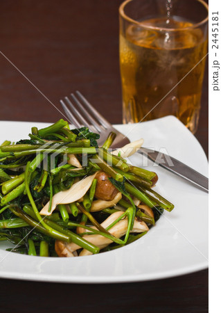 季節の青菜のニンニク炒め 季節の青菜のニンニク炒め 2445181