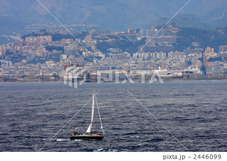 ティレニア海のヨット 2446099