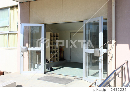 小学校の入口 2452225