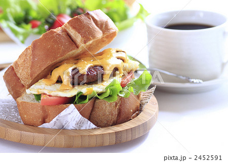 コーヒーとサンドイッチ 2452591
