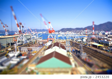 ドッグヤードとクレーン 2453220