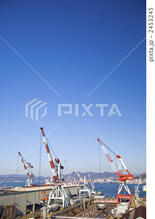 造船所と青空と海 2453245