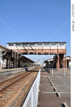 日本最古の跨線橋　JR半田駅 2453587