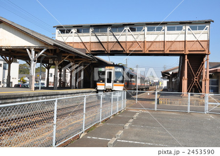 日本最古の跨線橋　JR半田駅 2453590