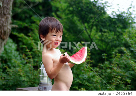 スイカを食べる子供 スイカを食べる子供 2455364