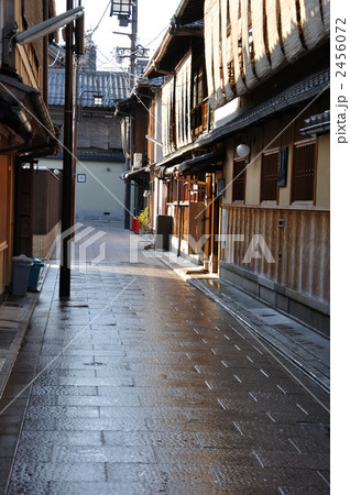 祇園・路地の打ち水 祇園・路地の打ち水 2456072