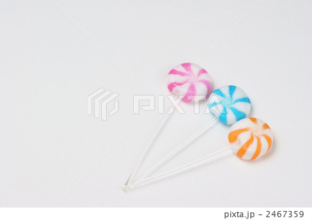 カラフルな棒付き飴の写真素材