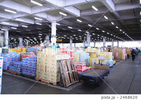 昼下がりの青果市場 2468620