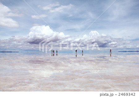 天空の鏡　ウユニ塩湖 2469342