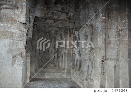 世界遺産エローラ石窟　第６窟ターラ菩薩と観音菩薩 2471043