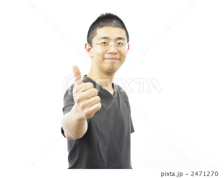 親指を立てる男性 2471270