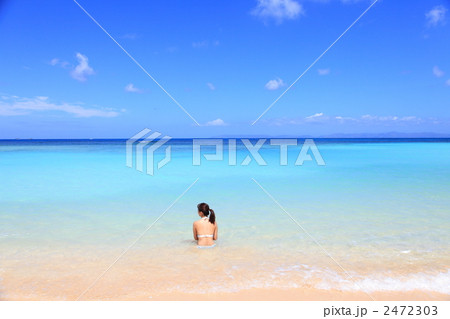 波照間島の海と水着の女性 波照間島の海と水着の女性 2472303