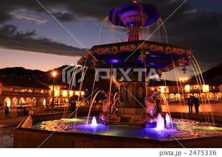 世界遺産　ペルークスコのアルマス広場の噴水 2475336