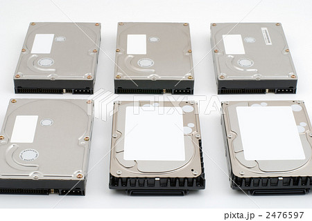 並べたハードディスク 2476597
