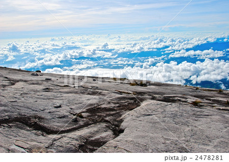 キナバル山の山頂付近の雲海（東マレーシア／ボルネオ島） 2478281