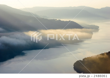 芦ノ湖の夜明け 2486061