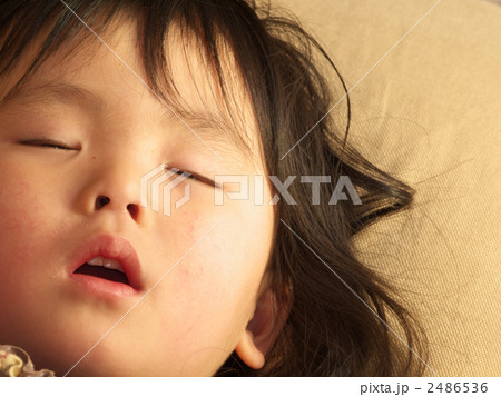 女の子の寝顔の写真素材