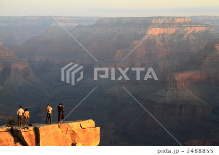 朝日に照らされるグランドキャニオン　Grand Canyon in the morning 2488855