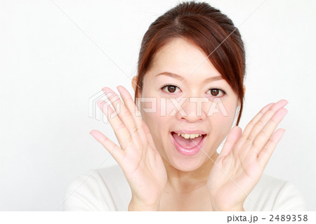 声援する女性 2489358