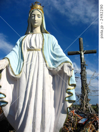 リトアニア　シャウレイ 十字架の丘のマリア像 2492290
