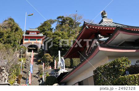 【四国八十八ヶ所】第二十五番　冬晴れの津寺（津照寺）の境内　高知県室戸市 2492328