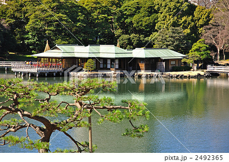 浜離宮恩賜庭園・潮入の池と中島の御茶屋 2492365
