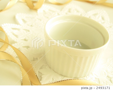 ココットのアップ【お菓子作り・お菓子教室イメージ】 2493171