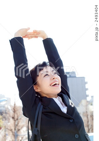 笑顔の女性 2493404