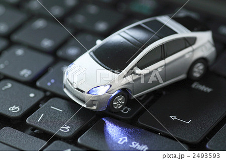 エコカーとパソコン 2493593