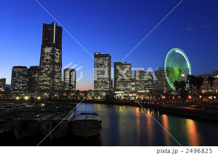 みなとみらい　薄明夜景 2496825