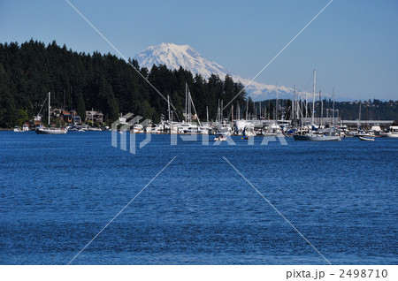 ピュージェット湾　ギグ・ハーバーからのレーニア山 2498710