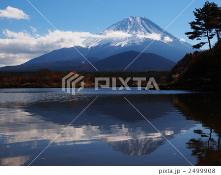 精進湖の逆さ富士 2499908