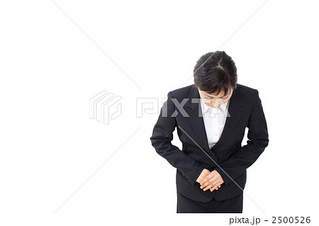 おじぎをする女性 2500526