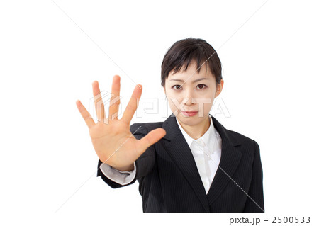 制止する女性 2500533