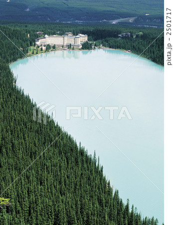 バンフ国立公園のレイクルイーズ バンフ国立公園のレイクルイーズ 2501717