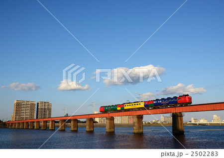 宮崎市の大淀川鉄橋と485系きりしま 2502283