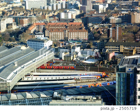 ロンドンアイから見たウオータールー駅と市街地 2505719