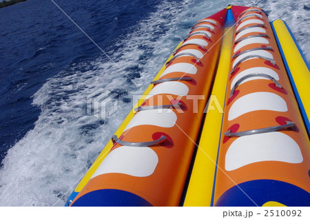 バナナボートと海 2510092