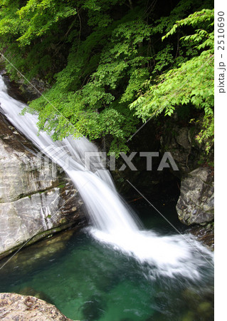みたらい渓谷の滝 みたらい渓谷の滝 2510690