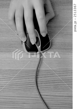 マウスを操作する指 マウスを操作する指 2513367