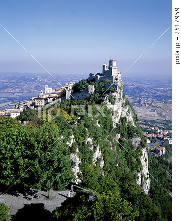 サンマリノ共和国のロッカ・グアイタの塔 2517959