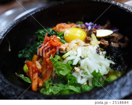 韓国の名物料理「石焼ビビンバ（ピビムパ）」 2518684